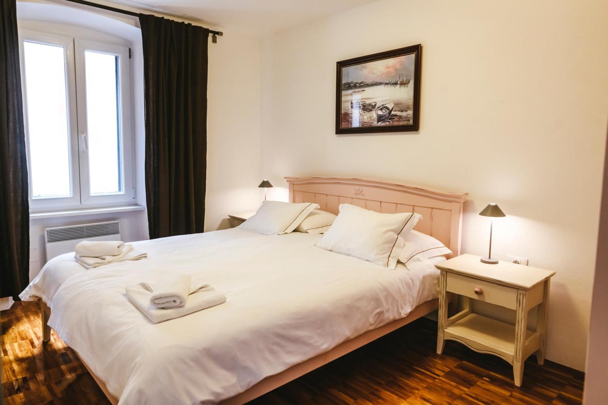 Park Apartment *